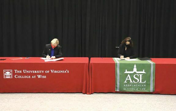 Chancellor Henry and ASL Leadership Sign a 3-plus-3 agreement.
 NATHAN RASNAKE PHOTO